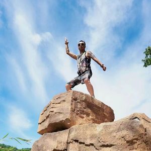 大胸肌男生和男生色色网络
